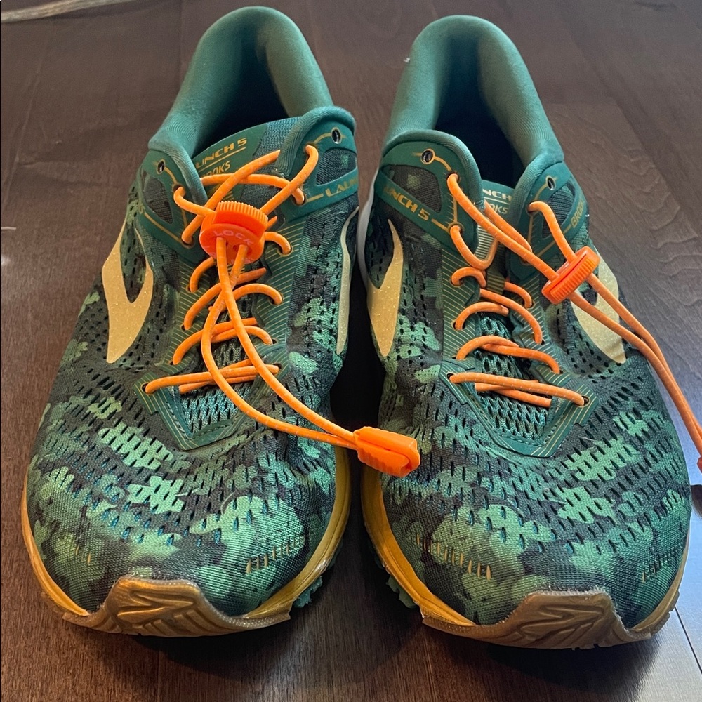 Brooks Men's Athletic shamrock Shoes - Green and Orange size 9